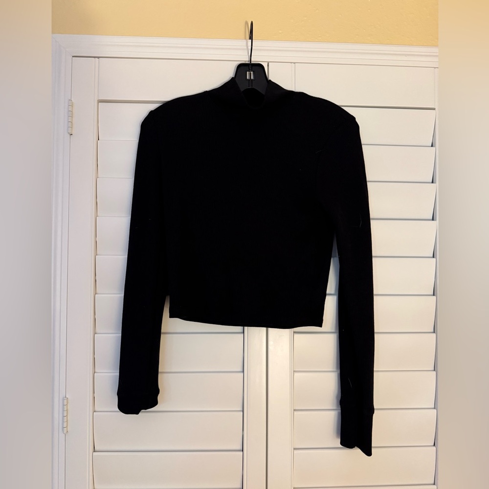 American Eagle Outfitters Classic Black Long Sleeve Crop Top